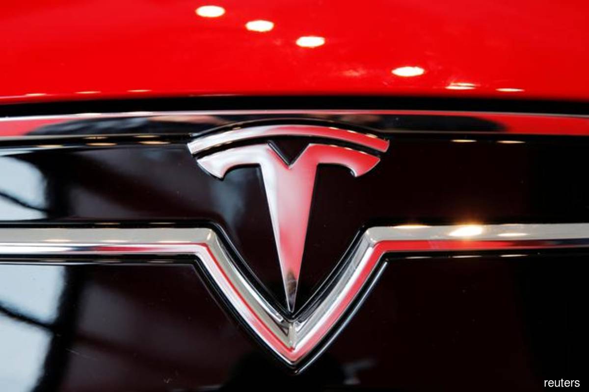 Tesla's deliveries fall, hurt by China's Covid-related shutdown